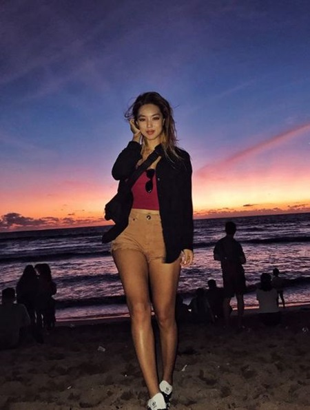 Kim Hee-jung, What Happened in Bali, Decos from the Ending Scenes of Davichi Kim Hee-jung, a child actor, told me about his recent situation in Bali.Kim Hee-jung posted several photos on his SNS on the 6th, posing with the tag KUTA SUNSET in the background of the sunset of Davichi.CumDavichi is well known for filming the ending scene of the SBS drama What Happened in Bali which was aired in 2004.Kim Hee-jung, who is from Actor, played the role of a tap in the drama Tip which was aired in 2000 and worked with Won Bin.Kim Hee-jung has appeared in Return and Unregular Idol.