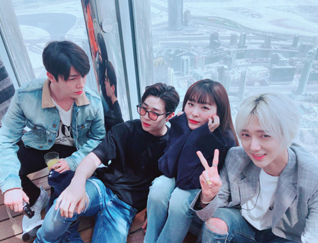 Super Junior member Yesung has released SM families and Dubai certification shots.Today, on the 7th, Shuju Yesung posted a photo through a personal Instagram account, and in the public photos, the same Super Junior member Dong-Hae, Red Velvet Seulgi, and Henry Lau are posing affectionately.In particular, Seulgi sat in the middle of the red spot and showed off his beautiful beauty with a calyx pose, and the combination of four people who made pictures of any pose was warm.Meanwhile, SMTOWN LIVE WORLD TOUR VI in DUBAI was held on the 6th at the Autoism Rocks Arena (Otism Rocks Arena), a large outdoor performance hall in Dubai.Instagram capture