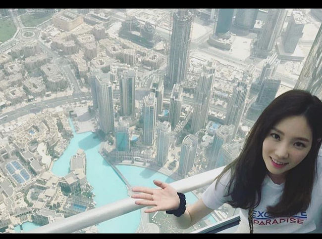 Girls Generation Taeyeon reported a Dubai certification shot. Today, singer Taeyeon posted a picture with a cute greeting Dubaibaiya through his personal instagram account.In the open photo, Taeyeon poses at the observatory where Dubai city is visible, and still catches the attention of fans with a fresh smile.Meanwhile, SMTOWN LIVE WORLD TOUR VI in DUBAI showed SM Family dignity at Autoism Rocks Arena (Otism Rocks Arena), a large outdoor performance hall in Dubai on the 6th.Taeyeon Instagram Capture