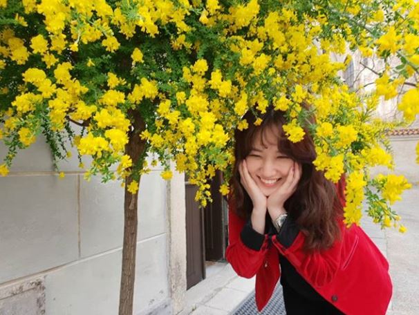The actor Park Eun Bin released his everyday life. Park Eun Bin said on the afternoon of the 13th that Spring.I posted several pictures with the sentence All health, looking at the beat of warm spring by Hash tag. In the released pictures, the appearance of Park Eun Bin sending everyday life was put in the background of exotic places.