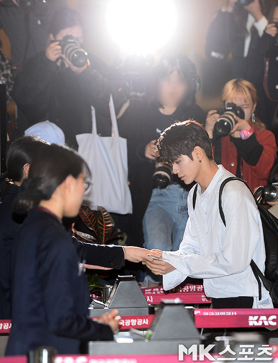 WannaOne Sung Woo, Airport says popular