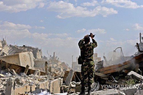 시리아정부, 서방 공습응로 파괴된 다마스쿠스 연구시설 공개    [AFP=연합뉴스]
