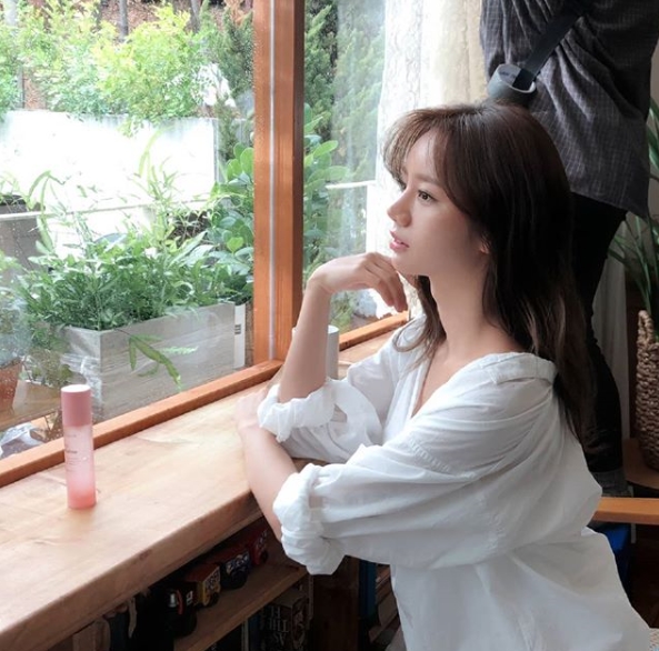 Lee Hye-ri boasted of beauty sucking up moisture.Singer and actor Lee Hye-ri posted a piece of photograph together with a sentence titled Its skin promotion moistly moistly moisturizing on Instagram in April 15th.The released photo contains the appearance of Lee Hye-ri sitting in a visible place on the cosmetic brand Its skin advertisement shooting site.Lee Hye-ri boasts of Jupsong like the figure looking at the window.