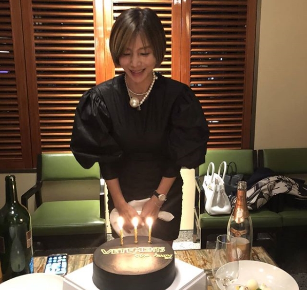 Hwang Shin Hye smiled a lot of smiles on the gift of her daughter Lee Jin.Actor Hwang Shin Hye said on his own Instagram on April 17, A cake with a sense of wool girl surprisingly surprised to have ordered a cake for a week.Sense addict my daughter.The cake is very chic.Thank you.Happy and sentences and photos.