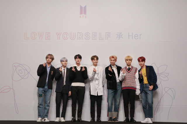 Group BTS confirmed comeback on 18th May.On 17th, Big Hit Entertainment belongs to the office, BTS will come on May 18th regular 3 album Love Your Self Tear (LOVE YOURSELF Turn Tear) will be released. 