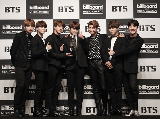 BTS, pride of National high-ranking ceremony Idol Group BTS (RM, Jin, Sugar, Jay Hop, Jimin, Vi, Political Bureau) K Pop Group Can you hold the honor of the first Billboard 2 crown?The BTS achieved a fruit nominated for two consecutive years as a candidate for the American Billboard Music Awards (BBMA) announced on the 17th (local time).