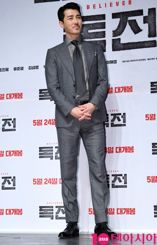 Actor Cha Seung-won is taking a pose by participating in the film Believer production meeting at Shinsa-dong Apguongei CGV in Gangnam-gu, Seoul on the morning of 19th.Believer is a criminal drama depicting the war of a strong person spreading the entity of a ghost drug organization that dominates Asia.Cho Jin-nun, Ryujunjol, Kim Sung-ryung, Bakhhejun, Cha Seung-won, late Kim Juhyeog and others will appear and will be released on May 24th.