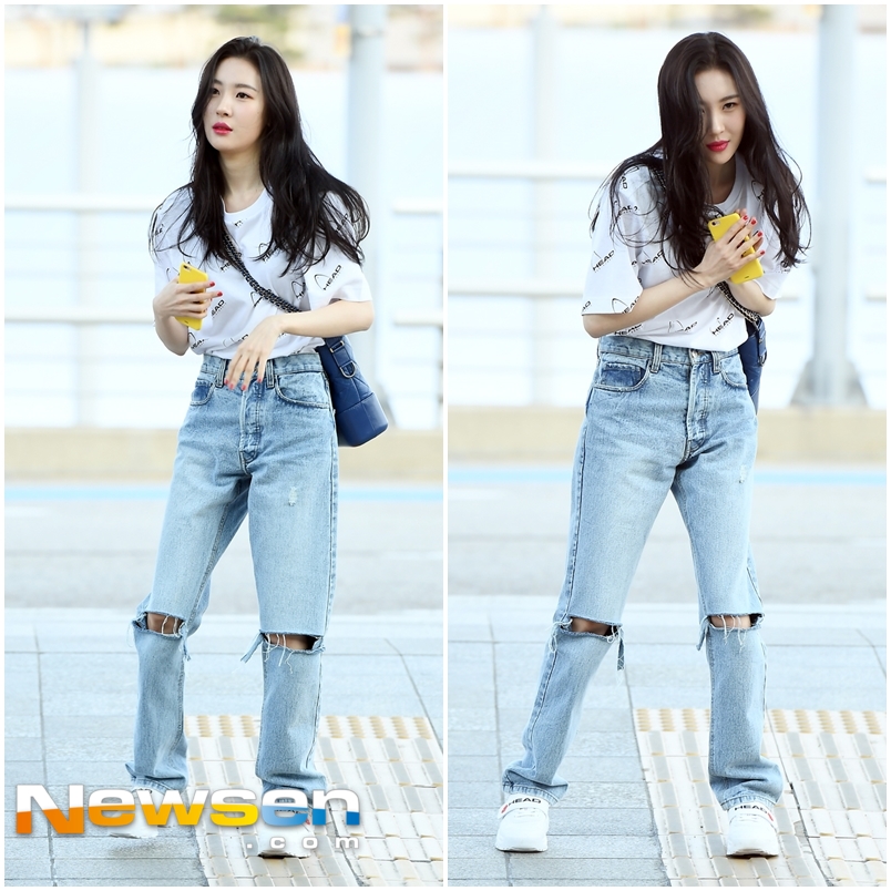 Singer Sun-Mi departed Saipan via Incheon International Airport on the afternoon of April 19 in gravure photography.This day Sun - Mi is suitable for departure.