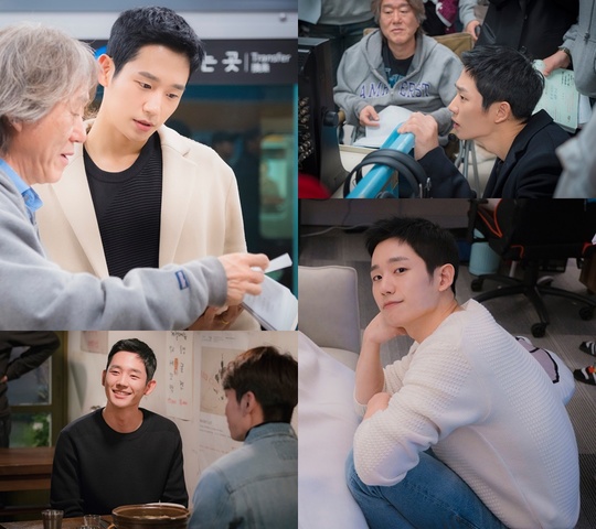Behind photos filled with various charm of actor Jung Hae-In were released.Jung Hae-In recently played the role of Seo Jun-hee at JTBC Gumdo Drama It is a beautiful older sister who bought rice well and received favorable reviews.He fell in love with Yunjin (Son Ye-jin minutes) who was an acquaintances sister, and spreads jerky romance.