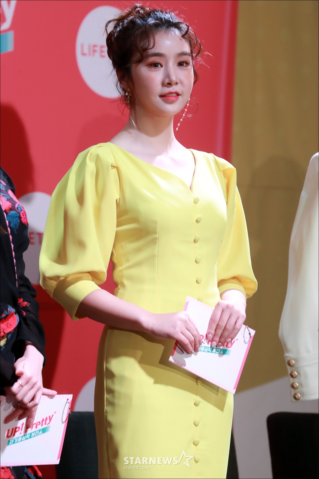 Singer Cao Lu attended the production presentation of self-centered beauty show UP! Pretty which was held in Gangnam-gu, Seoul, Gangnam-gu, Seoul morning, and is greeting. UP! Pretty is broadcasted for the first time on the 23rd of Japan, the first self-centered beauty show aiming for beauty that can make you happy, not make up to show others better.