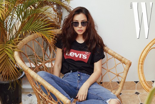 Actor Lee Ha-nui also digested blue-blue fashion and revealed the dignity of fashionista.Global Denim brand Levi Strauss & Co. Co., Ltd. Toshiba Corolla (head office effective) has released Lee Ha-nui photo album with Fashion magazine W Korea on Friday the 20th.