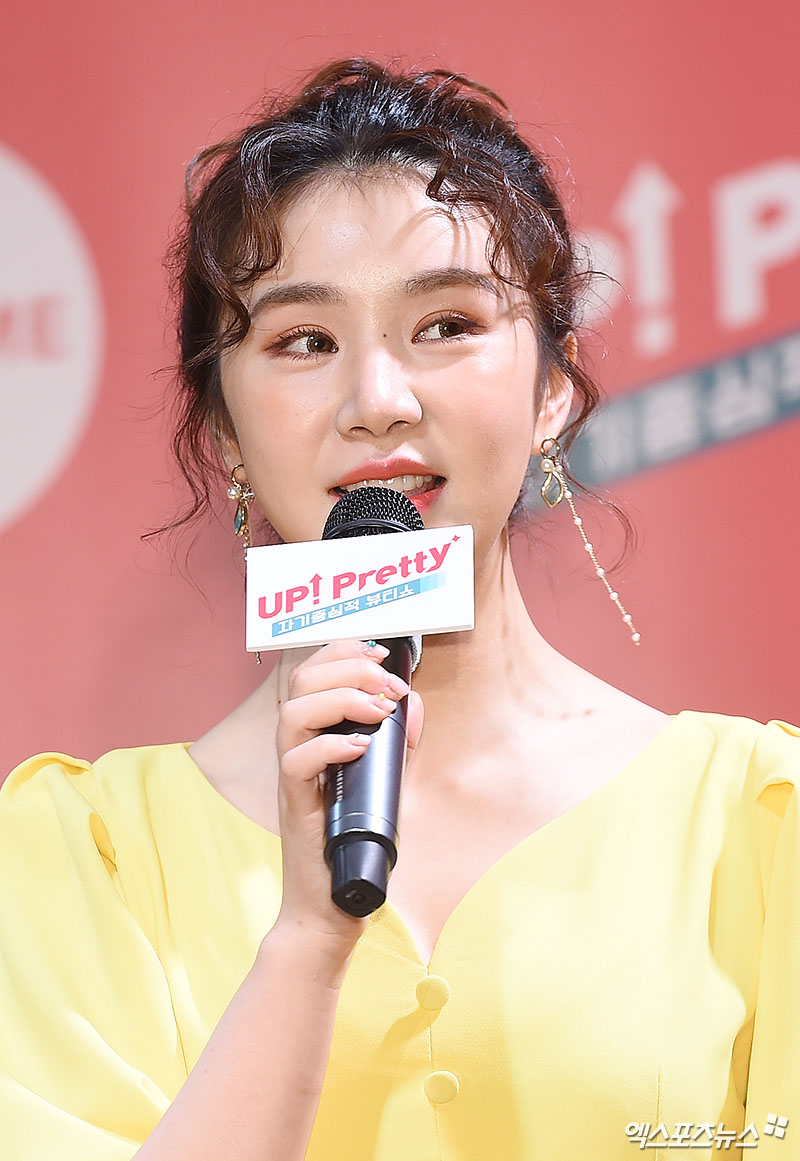 Singer Cao Lu talked about why she decided to have a beautiful program appearance.Lifetime at banquet hall on the 3rd floor of Dress Garden, Cheongdam-gu, Seoul City Gyeongnam-do! Pretty production presentation was held Han Sunhwa, Cao Lu, Kim Ki - su, Lee Hye - ran, and make - up artist Ham Kyung - shik participated.