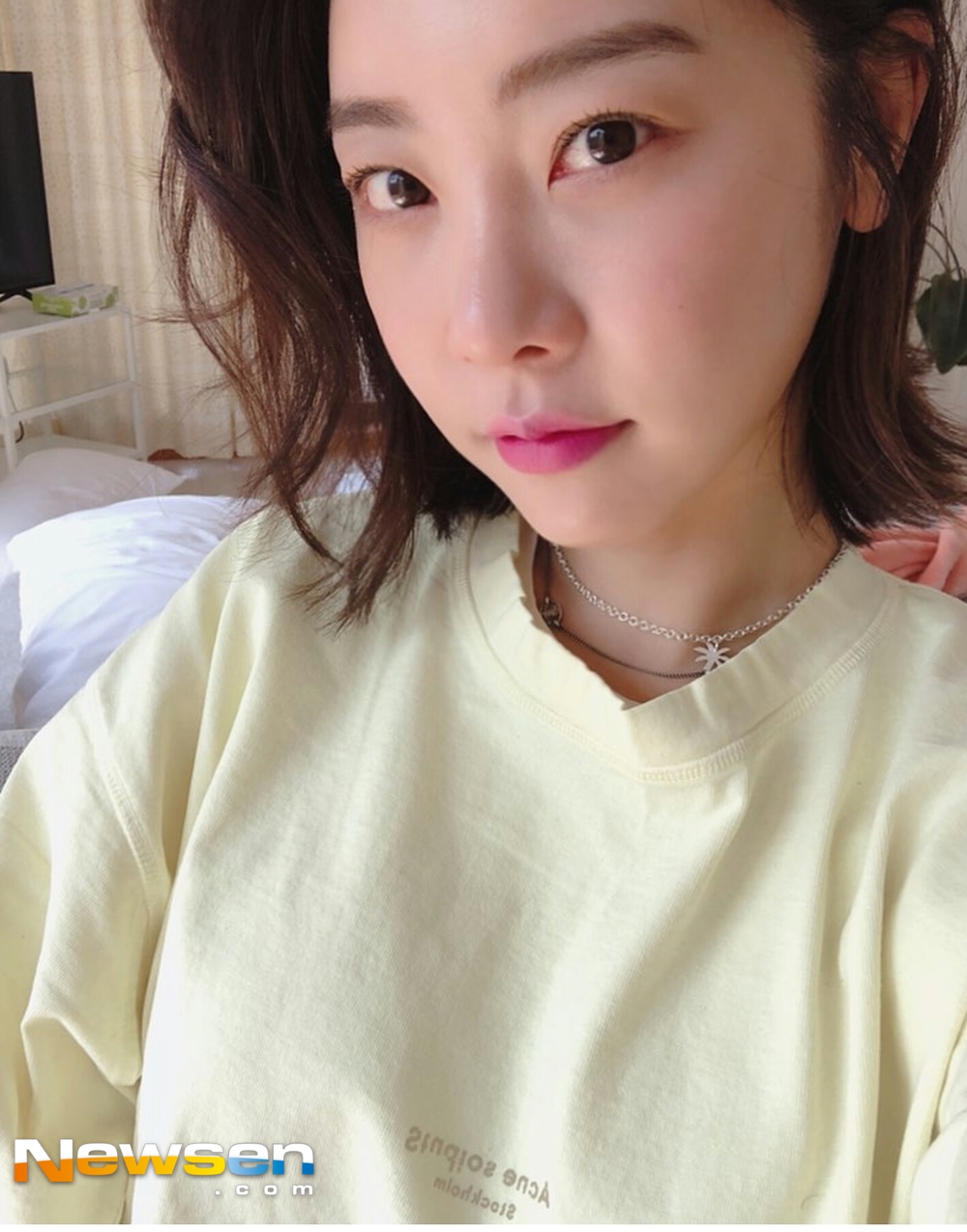 On April 21, Girls Day Sojin posted a picture in his own Instagram.Sojin in the picture boasts cheeks plumply on honey skin.Beautiful appearance is impressive during Sojin who can not believe it in thirties.The fans who touched the picture showed reactions such as more like an orchardine, very very beautiful today, being a fan