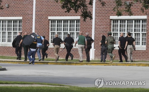 총격 사건 발생한 미 플로리다 고교 [AP=연합뉴스]