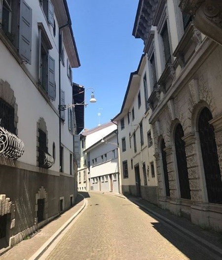 Actor Jung Woo-sung reported on the current situation in Udine, Italy.Jung Woo-sung is attracting attention by posting a self-portrait taken on the backdrop of Italys old-fashioned building on his instagram on the 22nd.Jung Woo-sung appears to have attended the Far East Film Festival 2018 at Italy Udine as the film Steel Rain.Actor Moon So-ri was also known to have been invited as Actress Today. Jung Woo-sung participated in the documentary Day, Sea for the year and collected topics.That Day, Sea is currently showing at the theater.