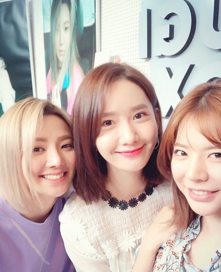 On April 21, Yoona posted a picture on his own Instagram with the sentence Yun Son Effects After a Long Time.Hyoyeon Yoona Sunnys picture is in the picture.Three people boasting gorgeous beauty attract attention.Meanwhile, Yoona is appearing at the JTBC entertainment program Hyeori House Minshaku 2