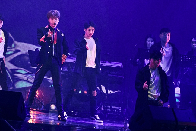 There is Jeong Se-woon who has grown into an impressive musician.After having been auditioned twice, he gradually informed the masses presence, brought him to the attention singer and brought Pudutohamuul.Through concert this time we can fully demonstrate the charm of the musician Jeong Se-woon.Jeong Se-woon held a single concert HAPPILY EVER AFTER at the Shokudo Castle Gymnasium in Naka Ward, Seoul from 6 pm on 22th.Continuing the hot reaction of concerts that lasted three months gathered 6000 spectators from both days on the encore concert on 21st.Jeong Se-woon on this day said, Todays condition is very good.I played happily yesterday.I can expect more today.After Yonsei University concert I also sent a hot encouragement and decided to do an encore concert.I am able to do it thanks to you, he told the fans beforehand.This time concert was a performance with the growth of Jeong Se-woon.Last year Jeong Se - woon who received high support, appeared in Season 2 of Cable Channel Mnet Produce 101.Idol is a solo musician without color stalls and growing up, just as his only music is developing, the concert continued the stage where concert could put out his charm altogether.Jeong Se-woon said, I discovered this as a concert guest of Kayeil senior last year.It reminds me very lively.However, it is quite a god that I am playing with my name now, he said.It was a sense of happiness that Jeong Se - woon had time to meet and see more fans.The charm of Jeong Se-woon buried in the performances.He played and sang a direct guitar and strove to breathe closer to the fan.A stage where a singer can feel the charm of Jeong Se - woon continued.There is Jeong Se-woon who gave presentation of fun to the audience in a variety of configurations from singing to dancing.It was time to fill out all the charm of Jeong Se-woon with multicolored music.Especially on this day Jeong Se-woon recorded not only songs recorded in his album, but also black pink, Temin, Sun-Mi, WannaOne, BTS, Big Bang, Kim Gonmo, Yoo Jae-ha, The Garden, Justin Bieber, Sean · Mens cover song added charm and pleasure.It was a song newly born in Jeong Se-woon style only.Jeong Se-woon Produce 101 Season 2 It was me and The stage was also digested.I added pleasure just as it was the stage I saw for the first time in a while.