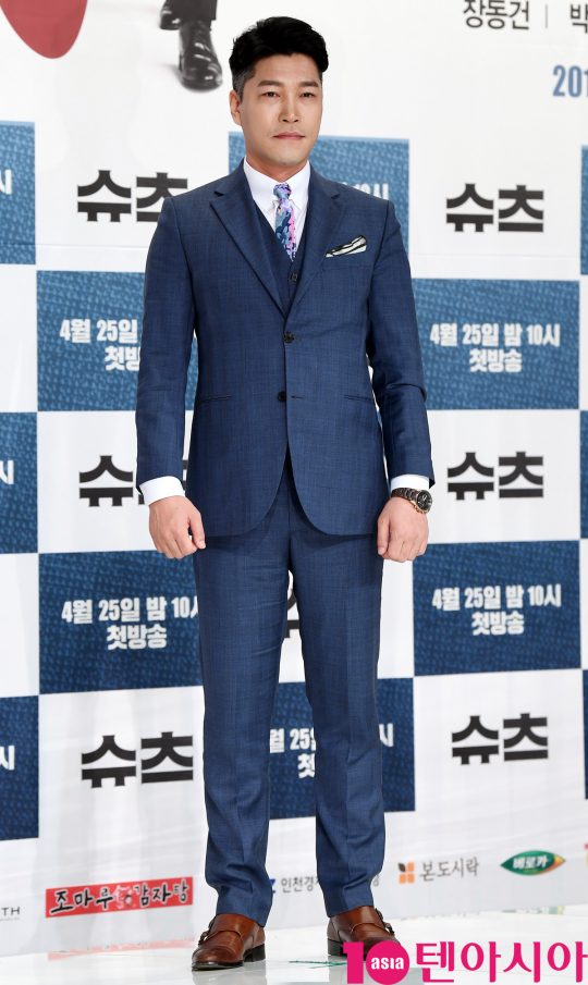Actor Choi Gwi-hwa is taking a pose by attending the production presentation of KBS 2 new Drama Suits (Suits) held at Times Square Amos Hall in Yeongdeungpo Ward, Seoul on the 23rd afternoon.Suits is a drama depicting the legendary lawyer of the best law firm in Korea and the blommance of a fake new lawyer with genius memory.Jang Dong-gun, Park Hyung-Sik, Chin Higyeong, Chae Jung-an, Ko Sung-hee, Choi Gwi-hwa and others will appear on the 25th