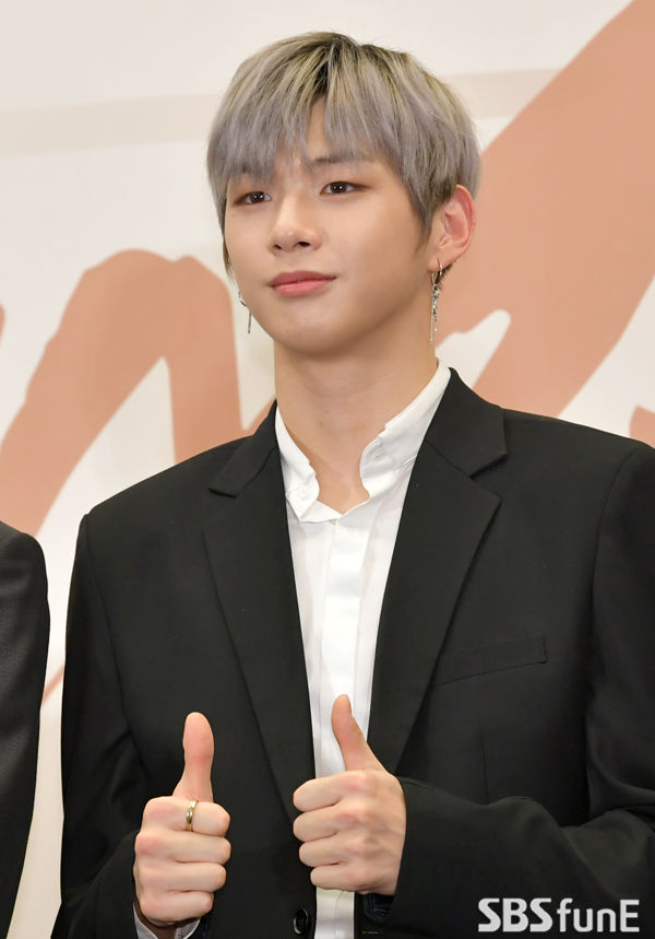 I chose Group WannaOne s Kang Daniel as a young man star that netizens want to buy well for rice.Community portal site DC inside and preference search company Exciting dish under operation Micel Europeans vote for young man who wants to buy well in rice? Kang Daniel ranked first I went up.This vote went 7 days from the 15th to the 21st.Of the total 193 342 votes, 91,110 votes (48.1%), Kang Daniel got up to 1st place last year when he appeared in Emnet Produced 101 Season 2 At the time she had a cunning look and a masculine character and style that conflicts with her sisters enthusiastic cheers 1 We joined the rank WannaOne.It draws out the sold-out of all the products that appeared in the following models and is creating Kang Daniel syndrome.There are 88,460 votes (46.5%) selected a group BTS political station.A politician with a nickname of golden baby with excellent ability has invited mothers instinct to his sisters motherhood instinct at the time she made her debut. At the present moment she showed off her masculine attractiveness and regrettably showed herself an idol star who grew well  It is cited as a synonym of.3,543 votes (3.9%), again the VTS of BTS was mentioned.Vi diverging mens beauty with a thick line of lines and a husky voice got the topic of the most beautiful face in 2017 and was picked up the topic.In addition to this, WannaOne Bakjifun, Shiny Temin, actor Park Bo-Gum and others follow