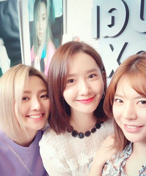 Group Girls Generation Yoona had a nice encounter with Hyoyeon Sunny.Yoona posted pictures taken with Hyoyeon Sunny on his own instagram on the 22nd.Among the published pictures, Yoona is staring at the camera with a close pose with Hyoyeon Sunny of the same group.The bright smile of three people and beautiful Innocence look outstanding.Meanwhile, Yoona appeared together with Lee Hyo Ri Sangsun Couple at the JTCB entertainment Hyeori House Minshuku 2 which is being broadcasted behind popularity.Hyeori House B & B 2 is broadcast every Sunday at 9 PM.| Yoona Instagram