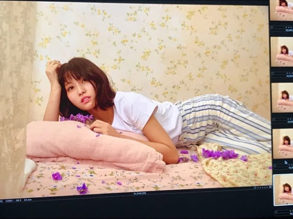 On TWICE official Instagram, April 22, I am very thankful for the popular music 1st place today.A picture of peach was posted together with the sentence once again once (TWICE official fan layer name) is a daughter.The figure of a thigh emanating a sexy charm with a lumpy eyes in the picture was put in.Momo showed a refreshing appearance with a cute smile at the same time.Beauty of shining peach attracts gaze with sexy or refreshing, or any form.The fans who touched the picture showed reactions such as Congratulations on our updated Honey 1st place, Very cute and beautiful, Today s picture is a bit Legend.Meanwhile, TWICE broke the group with Neil and group WINNER in SBS popular music broadcasted on April 22 and occupied first place