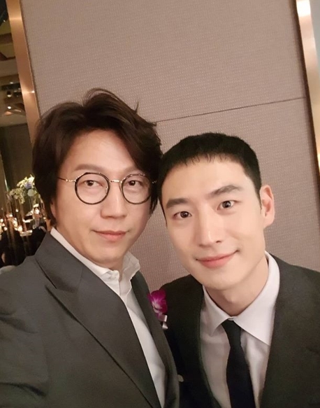 Actor Kim Su-ro said on his own Instagram on April 22 that Jeffen loves to see it..This movie is also greatly loved contact..Alopuburo along with a sentence.Kim Su-ro in the released pictures takes a close pose to face with Lee Je-hoon.Lee Je - hoon s hairstyle and warm appearance, which has become relatively short, fix their line of sight.Lee Je-hoon showed off Rei Nams face, leaving such a certifying shot after seeing the theatrical performance that Kim Su-ro participated on this day.Together with this, Kim Su-ro attracted attention by attaching a hash tag called #The Return # Today also performances # we have Fayol holidays # Lee Je-hoon # one blossom.Meanwhile, Kim Su-ro is struggling on the theater The Return which will end on May 6th.Kim Su-ro said, I feel a big appreciation for being able to raise this theater right now.The closer the end date is, the more confusion it is..I feel gratitude greatly thanks to those who came. Thank you very much.Thank you very much and left the word of appreciation