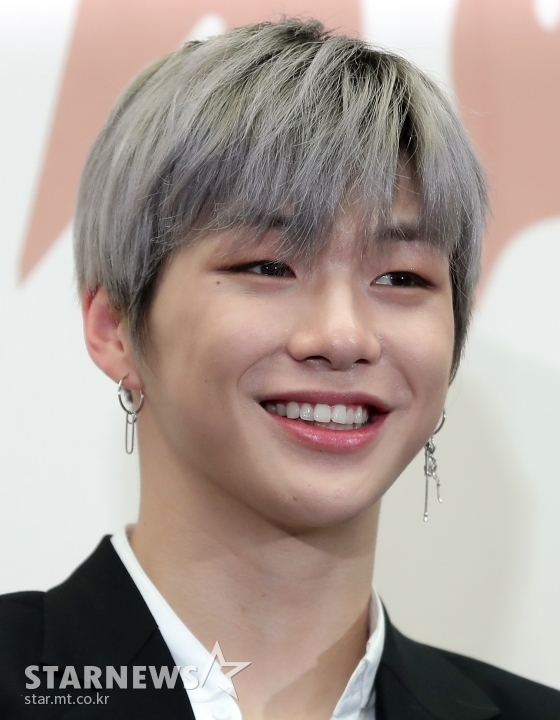 Kang Daniel of the group WannaOne was elected the netizens selection No. 1 young man wanting to buy meals often.Kang Daniel went up to No. 1 as a result of vote with Exciting dish as Do you want to buy rice well?This vote went 7 days from the 15th to the 21st.Of the total 193 342 votes, 90,110 votes (48.1%), Kang Daniel ranked first in Mnet Produced 101 Season 2 last year with a manly personality and style conflicting with cute looks at the time Mr. Fangs enthusiastic cheers received a ranking first I joined WannaOne.It draws out the sold-out of all the products that appeared in the following models and is creating Kang Daniel syndrome.There are 88,460 votes (46.5%) selected a group BTS political station.A politician with a nickname of golden baby with excellent ability showed off his sisters mother-in-law instinct at an innocent look at his debut, when she became an adult, she regrettably showed a masculine charm and regretted her well-raised idol Star has become one of the synonymous.There are 3543 votes (1.9%), again the VTS of BTS was mentioned.Vi diverging mens beauty with a thick line of lines and a husky voice got the topic of the most beautiful face in 2017 and was picked up the topic.In addition, WannaOne Bakjifun, Shiny Temin, actor Park Bo-Gum, etc. followed in a while