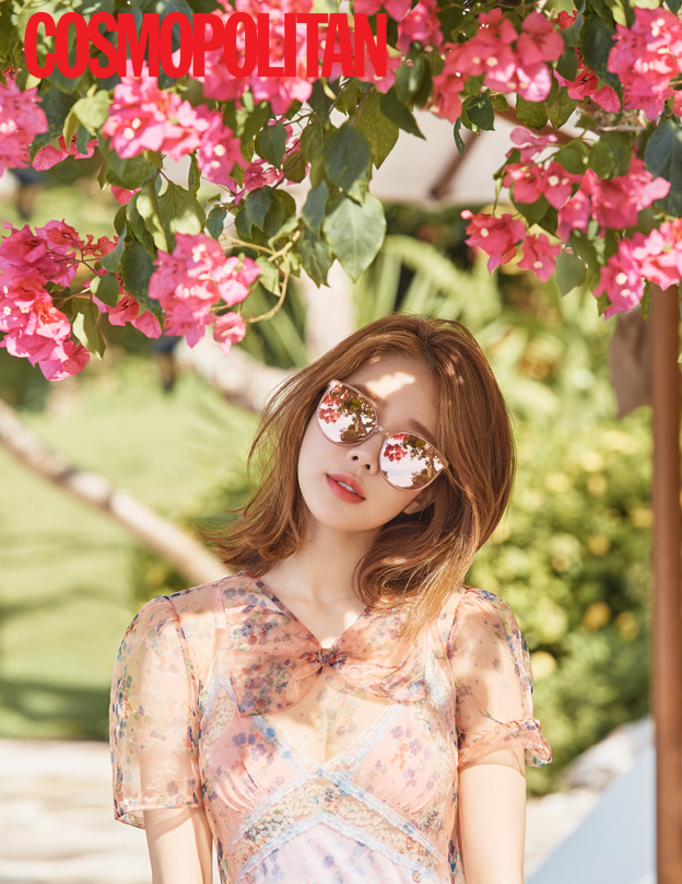 Actor Yoo In - na, who is attracting daily attention to real romance advice at tvN s entertainment show Sun coffee shop recently released a gravure of May issue with fashion magazine Cosmo Politan.Yoo In-na digested various looks, including sleeveless dresses, colorful pattern dresses, and a variety of cuts in this edition at Bali.Balis bright sunshine and beach where the waves are broken, standing in front of a big palm tree leaf Yoo In-nas gravure is filled with a relaxing resort feeling.In the following interview Yoo In-na helped to give advice on authentic date on Sun coffee shop with know-how acquired from experiences traveling the radio for 5 years from the story of old friendship with a friend I talked about the story.But strangely, when romance becomes my story, no prescription will be given to himself.Gabwayo needs a friend in this.I also confessed a frank tale of dating advice to Haha.Details Interview with Yoo In-na gravure and video can be confirmed via Cosmo Politan May issue and website, SNS.Drawing workshop