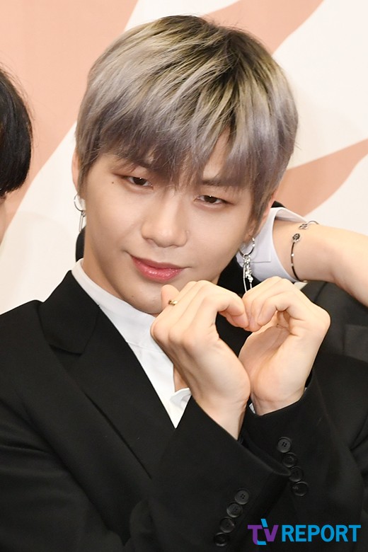 WannaOne Kang Daniel was named the youngest man who wants to buy rice frequently, first place.A vote was held at community portal site dish inside (representative Gim Yusyuk) and exciting dish operated by your favorite search company Michelopus (representative Shinjigyeon) said Do you want to buy rice well? Result Kang Daniel went up to No. 1.This vote went 7 days from the 15th to the 21st.Of the total 193 342 votes, 91,110 votes (48.1%), Kang Daniel ranked first in Mnet Produced 101 Season 2 last year with a manly personality and style conflicting with cute looks at the time Mr. Fangs enthusiastic cheers received a ranking first I joined WannaOne.It draws out the sold-out of all the products that appeared in the following models and is creating Kang Daniel syndrome.There are 88,460 votes (46.5%) selected a group BTS political station.A politician with a nickname of golden baby with excellent ability showed off his sisters mother-in-law instinct at an innocent look at his debut, when she became an adult, she regrettably showed a masculine charm and regretted her well-raised idol Star has become one of the synonymous.3,543 votes (3.9%), BTSs vi was mentioned.Vi diverging mens beauty with a thick look of the line and a husky voice has been chosen the most beautiful face in 2017 and got a topic.In addition, WannaOne Bakjifun, Shiny Temin, actor Park Bo-Gum, etc. followed in a while