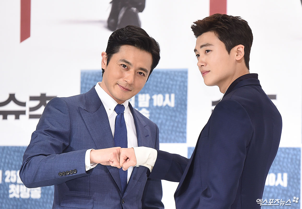 KBS 2TV New Drama Suits (Suits) Production Releasing Session Held Kim Jin Woo PD, Jang Dong-gun, Park Hyung at the Amoris Hall 5th Floor Times Square in Yeongdeungpo-gu, Seoul 23 - Sik, Jin Hye Kyung, Chae Jung - an, Gosong Hui, Choi Gwi - hwa participated.Suits is a drama depicting the blommance of a legitimate lawyer in the Republic of Korea and a false fresh attorney with genius memory.I made remake of NBC Universals Suits (Suits) in the world for the first time.Park Hyung-Sik said, I was wondering if it would be difficult if I first received the script, he said, but after seeing the original, he decided to appear as a fresh drama.Then I informed about the breathing with Jang Dong-gun that It was frightening to stick out the fist at first to the seniors, but now it is easy to hand out each time we meet