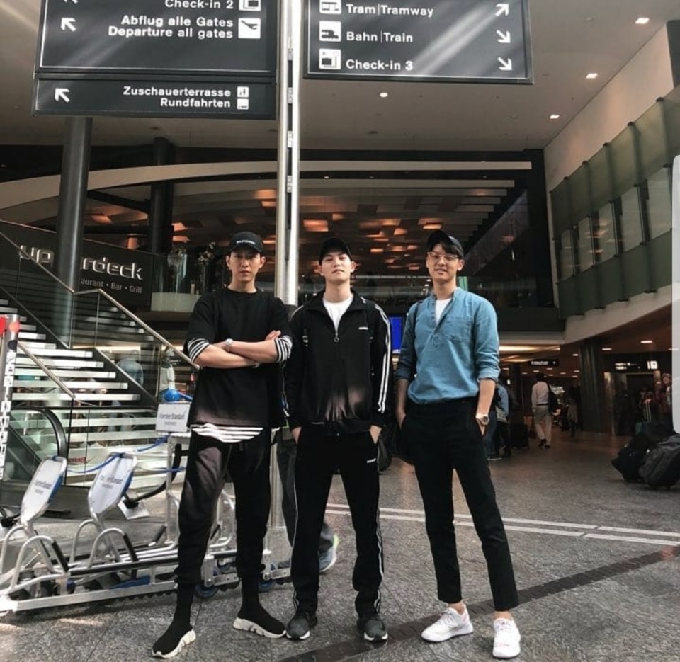 CNBLUE Lee Jong Hyun arrived on his own instagram on the 23rd afternoon.Turkish Airlines, Wi-Fi free on the sky with two sentences.Lee Jung-hyeon, Kang Min-hyuk, Lee Jung-shin were put in the released pictures.Three people boast of a long Giroque in the background of an exotic city.During the military life except CNN Jung Yong-hwa CNBLUE 3 people showed that they left friendship Travel and created a warmth / photo = Lee Jung Hyun Instagram