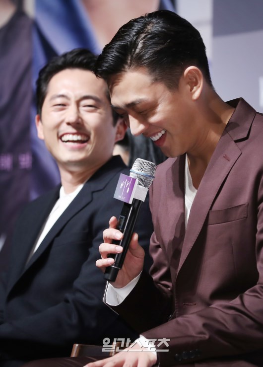 The movie Burning is a story spreading while introducing the unidentified man Ben (Stevens Year) to her to satisfy the neighbor friend Hemi (Qian Zhongshu) when the distribution company Yoo Ah-in was a child .Published on May 17th coming.04.twenty four /