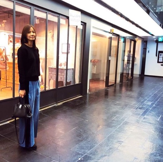 Son Tae-young, the wife of Actor and Kwon Sang-woo, reported on the latest Outings.Son Tae-young posted several photos on his 24th day of his instagram with the phrase # lunch # # vitamin tee and went out for lunch for a while.Son Tae-young released a photo taken in Chiang Mai, Thailand, through the magazine Cosmopolitan on the 24th, and Son Tae-young has a son, Luk Hee, and a daughter, Riho, between Kwon Sang-woo.