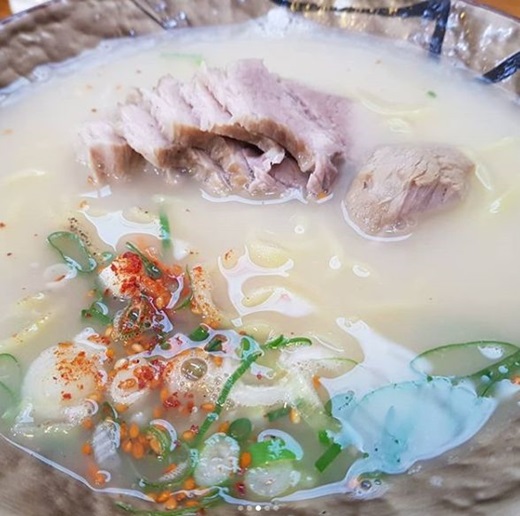 On the 24th, Hwang Jung-eum posted several pieces, including a picture of seafood that appetizes with the tag Jeju also on his own instagram.Hwang Jung-eum got married in the past 2016 and was born a male in August last year.The gaze of fans gathered at the time of returning to the tea room.