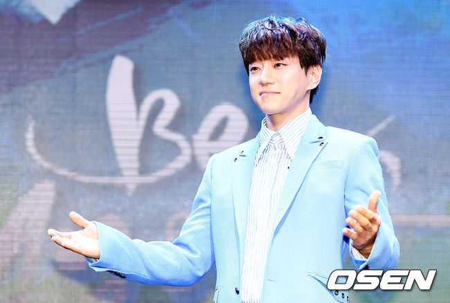 Singer Hwang Chi-yeul told Cho Yong-pils respect.Hwang Chi-yeul announced Come back signal bullets with a lifetime first Come back Showcase at Hiroshima Move Hall in Nishigaso-dong, Seoul Mapo-gu.This time mini 2 collection ratio Myself is a mini album that will be released for the first time in about 10 months, following ratio Odinori in June last year.Hwang Chi-yeul participated directly in the album in general, including not only participating in the lyrics of the title song Star, Kimi but also recording his own songs.On this day Hwang Chi-yeul asked what Hwang Chi-yeul down music says, I also seem to be a question that many singers really worry about.I believe that something is accepted as I think that my voice is attractive.I think that there is the ability to give sensitivity to more people, and ratio Myself thinks of making it continuously with the starting point of making my music in such a part It was.Prior to Hwang Chi-yeul s everyday song released last year, several stars covered.In relation to this, Hwang Chi-yeul received a question about who wants it to cover this time, It was obvious that I called I was singing because the BTS politician sang a song beside him. It was.I gave thankful words to my very happy feelings and it turned out that the police station called a very well called political station song.While listening to Mr. Yuens ratio called Sketchbook, a lot of people will cover it, and it would be nice if Mr. Mr. Political Bureau will call it cleanly again.I am a BTS fan. Also, as a recent impression of meeting Cho Yong-pil, Gaillan is Gaillan.I felt a huge aura.It was as if I saw a very big mountain.I also liked my parents since I was a child, I do not have a partner, but I liked as much as a vocal cord copy.Actually, it seems like a dream and it was good to sing, but this kind of thing happens unless you give up I am pleased to request a Selfie pushing the example.It was as soon as I tried taking pleasure and coming back with a very happy feeling.I want to memorize the eternal brother, eternal gawan so that what the teacher told me to be an eternal brother from Gawang in memory. Intro song Youre my star notifying the start of the title song Rattoha album, a light lyrics reminiscent of past memories and a strong voice is impressive Love comes back, say goodbye Well happy with worried feeling and excuse, beautiful women to flowers ratio finite Flower, magnificent 32-person orchestra and a dynamic instrument structure composed of a coming back, a sad tone Seven tracks including a blues-based ballad Kimi to be emphasized were put in total.It was released at 6 p.m. this day./