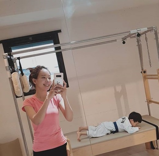 On the 25th, So Yoo-jin said on his own Instagram Mom Pilates Come with Tecon (Laugh) # Ushasha ~ ~ Thanks to the teacher who gave me consideration ~ ~ Recently Mothers Scab Scab # Bang easy phrase and Taekwondo clothing Posted with The Son Yonghu wearing a picture.So Yoo-jin got a daughter Saen on February 8.So Yoo-jin puts Yeong Hui, Seohyun, two men and two sons of Seung between cooking research baekjongwon.