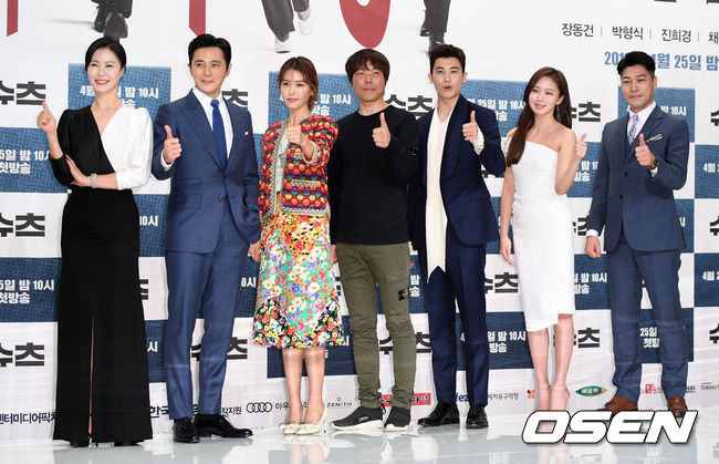 Can Suits be positioned as a topical work beyond the anticipated work?Monster Union Bak Sonche, who had been producing at the KBS 2 New Drama Suits production presentation on the 23rd, said, It is difficult to cast the latest drama starring actors, casting with first-ranking actors and honors It is.Although Suits is counted as an anticipated work of this year, I will try not to end with the expected work but to make it the best topic work , but I expressed confidence even though I was modest.Suits is a work that Remake took place in the U.S. for the first time in the domestic popular original mid of the same name which has been broadcasted in the US season up to seven.I will talk about the legendary lawyer in Korea, the legendary lawyer, Jang Dong-gun, and a fake new lawyer with genius memory and Yonu (Park Hyung-Sik).There were quite a few Mid Remake works popular so far.Even if only recent works are examined, there are Good Wife Anslage Criminal Mind.However, the evaluation for this work is extreme.Although I brought a famous work and remake it, I stayed in obedience was also a critically acclaimed drama, and the evaluation Success result to this extent has also appeared.Next, will Suits receive any evaluation?First of all, the actors and production teams talked I want to prevent it from imitating.Jang Dong-gun said, I decided to appear without first seeing the original.I saw the original after the decision.I felt it was fun and attractive.Therefore, it personally covered more than the middle degree of season 1.I saw about season 1 as if the directors words might be mimicking me if I could become myself. Actors such as Jang Dong-gun, Park Hyung-Sik, Chin Hye Kyung, Choi Jong-ah, Naturalization, Gosung Hui and others will express the characters reinterpreted by South Korea according to the water level in the script.It is my determination to trust the completed script and do my best.Kim Jin-woo PD defined  Suits is a characters main drama.Next, It is an important color to start with a concern for the character and lead to interest, the next to support sympathy by supporting the character.I will make the spreading episode so that I can see the characters unique growth. 