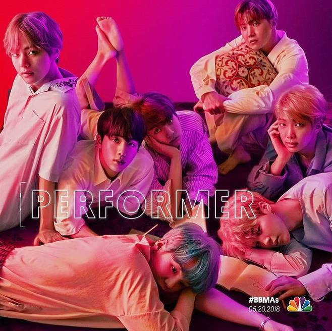 Group BTS will release the new song for the first time at Billboard Music Award which is one of the three biggest music award ceremonies in the United States.2018 US Billboard Music Awards to be held on May 20th in Las Vegas, USA on May 24th (local time), through the homepage of the US Billboard Music Awards (BBMA) side and SNS Announced that BTS would participate as a performer.The Billboard side says, BTS is a group that caused a great repercussion globally, the Korean boy band who received the top social artist at the Billboard Music Awards held last year awarded BTS in May I will participate in the award ceremony to be held on 20th and showcase the worlds first Come back stage of the new album LOVE YOURSELF Ring tear (Love Yourself Former Layer). Following the top social artist (Top Social Artist) award candidate for 2018 Billboard Music Award, BTS proved the dignity of the global star while confirming up to the world premiere.This BTS is the first Korean singer to go up to the stage of Billboard Music Award and perform performances, became Asian singer.Especially Korean singers are not domestic music broadcasts and performances, they can be mentioned in the mainstream of the North American music market, but it seemed like a strict barrier to Asians Billboard · Music · Award new song It is unusual to unveil the stage for the first time.This is a part that proves once again the phase of Global Superstar BTS, which is loved and recognized worldwide across national borders.During the past 5 years, steadily showcasing quality music and theater, it is also a possible achievement that has continued active communication with music fans.The top social artist for the second consecutive year BTS that won the prize candidate will compete for awards with Justin Bieber, Ariana Grande, Demi Lovato, Sean Mendes (Shawn Mendes).In addition to BTS, global stars such as Camila Cabello, Dua Lipa, Sean Mendes (Shawn Mendes) participate and perform.The stage on this day will be broadcast live through the NBC broadcast.
