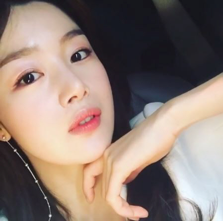 25th Han Sunhwa posted a video and a sentence Unjo attendance line on his own instagram.In public video Han Sunhwa is sitting in the car and staring at the camera.Netizens showed reactions such as Ungyo so beautiful ~, drama well watching!