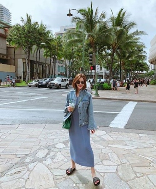 Broadcaster Park Eun-ji (35) enjoyed a sweet Honeymoon at Hawaii.Park Eun-ji posted several Honeymoon photos of Hawaii Honolulu in his instagram on the 26th, along with an article entitled I came to the summer country in advance. Park Eun-ji in the public photo is staring at the camera with a clear smile ...Park Eun-ji, who made his debut as an MBC weather caster, also expanded his career as an actor, while Park Eun-ji, who made his debut as a MBC weather caster, made his debut as an actor.He appeared on TVN drama Flowers Investigation Team and SBS drama Avatar of Jealousy.  Park Eun-ji Instagram