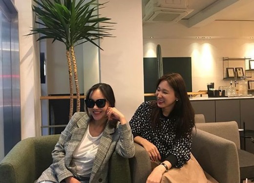 Broadcaster Lee Ji-hye has reported on the recent situation with Kwon Yuri from mixed group Cool.Lee Ji-hye posted a picture of Kwon Yuri on his instagram on the 25th with the phrase Its good to have a good friend #CoolKwon Yuri # Asset mother # Dasan entertainer # best friend.Kwon Yuri has two boys and two girls in the marriage after four years of devotion to golf player and businessman Sa Jae-seok in 2014.Currently residing in United States of America, Lee Ji-hye is appearing on the panel on the comprehensive programming channel MBN book it out, I want to see the bookcase.Lee Ji-hye has recently gathered topics with his remarks on the Korean Air incident.