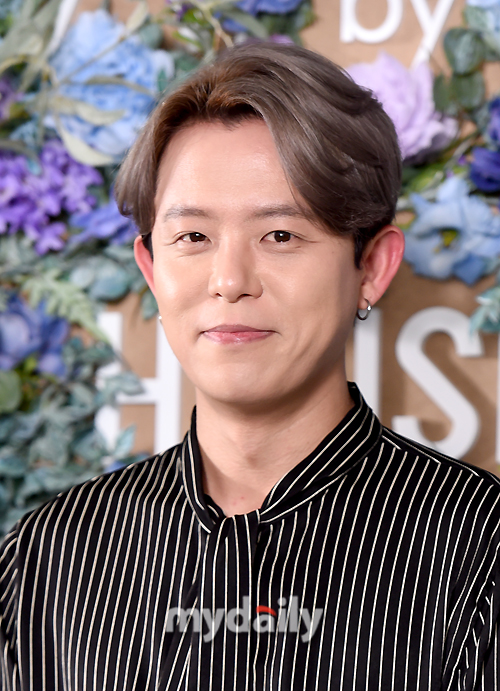 Tony Ahn is attending the Avibom X House of Collections exhibition held at 140 Seoul Seongsu-dong Seongsu Iro on the afternoon of the 26th.