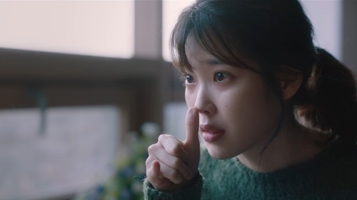 Tears from the IU rang out viewers.In the 11th episode of TVNs tree drama My Uncle, which aired on April 25, Lee Ji-an (IU) cried to her grandmother Bong-ae (Son Sook-soo) by telling Park Dong-hoon (Lee Sun Gyun).Park Dong-hoon began his preparations for a business promotion; by far Ijians presence in the mock interview was a problem.All the other executives began asking Park Dong-hoon what he was up to with Lee Ji-an and why he picked him up and what he did.I can not fire Ijian because Ijian is grudged or misuses him on the other side.Lee Ji-an also tapped all of the conversations.Do Joon-young (Kim Young-min) was nervous that Park Dong-hoon would become managing director, and asked Kang Yun Hee (Lee Ji-ah) to meet the meeting at the hotel as a chance meeting.How long do you think you can continue this brazen act in front of someone who knows Ive been cheating on you? said Kang.Park Dong-hoon overheard the call.Do Joon-yeong also called Lee Ji-an and asked him how far he liked the operation, and said he liked it and was hit in the back of the head.However, Do Joon-young, who heard the situation at the time of the recording, noticed that Lee Ji-an really liked Park Dong-hoon and said, Why do women like Park Dong-hoon?To Do Jun-young, Lee Ji-an said, I will sleep with Park Dong-hoon.Park Dong-hoon went to his friend, Deok (Park Hae-jun), who became a monk with a monthly salary in a frustrated heart, and he advised, Live with shame.The next day, Park Dong-hoon recalled the advice of humility and went to Do Jun-youngs CEOs office and said, Do not let Yun Hee know what I know.I asked him to do it with a note that he wanted to punch him in front of the chairman. As the turmoil broke out and people gathered, Do Joon-young told Wang Jeon-moo (National Director of Korea), Why are you following people and taking strange pictures?I just happened to meet with the college motivator and talked about it for about ten minutes, he said.That night, Yun Hee tried to bring up the affair first with her husband, Park Dong-hoon, but Park Dong-hoon avoided the conversation.