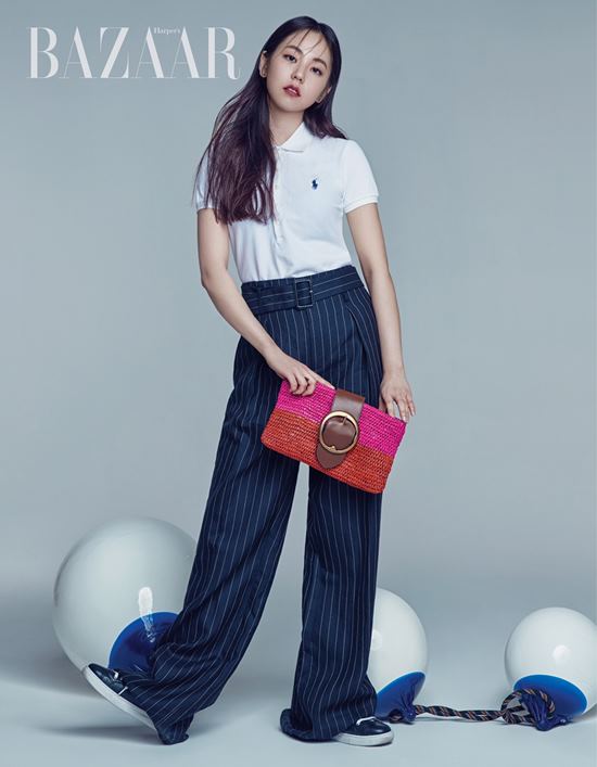 Sohee showed various charms through the picture. On the 26th, fashion magazine Harpers Bazaar Korea released a picture with An Sohee. Sohee, who usually enjoys casual look, naturally digested items for classic yet elegant summer look such as pick shirt, wide pants, linen jacket and shorts.According to the photographer, Sohee encouraged the staff to shoot late at night, creating a cheerful atmosphere.More photo shoots by Sohee can be found in the May issue of Harpers Bazaar Korea. / Photo = Bazaar
