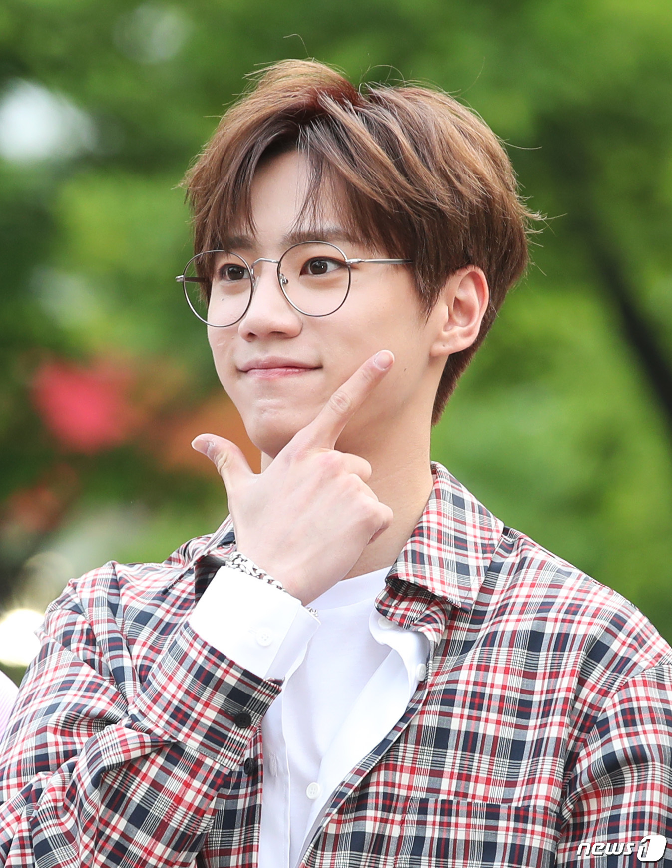 유앤비 준, 브이라인 미남