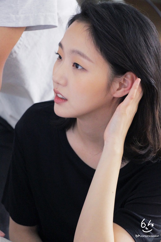 BH Entertainment released a behind-the-scenes photo of Kim Go-eun actor who made his debut six-year anniversary through official post.Kim Go-eun responded with a heartfelt gratitude to the love that the fans sent him, saying, Thank you! I love you through his Instagram account.In the public photo, you can get a glimpse of her full of lovely aspects, such as Kim Go-euns neat side with a fresh smile, as well as matching jeans with a black T-shirt and taking a free-spirited picture.On the other hand, Kim Go-eun, who made his debut as a movie Eungyo in 2012, has been recognized as a representative actress in his 20s, challenging various roles through his steady work activities such as Chinatown, Canola, drama Cheese in the Trap and Dokkaebi.Lee Joon-iks work The Transformation is disassembled into the main character Sunmi, and is about to be released in the first half of this year.