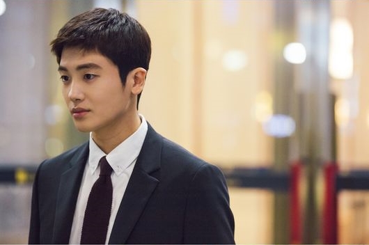 Actor Park Hyung-sik is a star with a large dog charm in the entertainment industry.He was recognized by the public as an image of baby soldier shown in entertainment, and he has steadily accumulated filmography as an actor.Park Hyung-sik stood out at the Roko King spot at once with Gallery and Power Woman Dobong Soon, and now he has expanded his acting spectrum with KBS 2TV drama Suits (playplayplayed by Kim Jung-min, director Kim Jin-woo). Park Hyung-sik played the role of Kang & Hams new lawyer.He has a genius memory that he never forgets when he sees and understands it, and a empathy that disarms his opponent, but he is a fake lawyer.He has nothing to do with his lawyer, such as a judicial notice pass, a law school diploma, and a lawyers license. He has lost his childhood parents and was dismissed as soon as he first came to work.However, the person is not so bad as the environment. When he is with his only family, grandmother Jo, Soo-sa (Je Su-jeong), he looks like a lovely grandson, and when he is with Choi Gang-seok (Jang Dong-gun), a lawyer for Kang & Hams senior partner, he emits a youthful romance. That its not one.Park Hyung-sik has been loved by viewers as well as his acting career and his acting reputation. In the second episode, he has a barcode-shaped tattoo on his wrist, and he is curious about his hidden story in the future.Park Hyung-sik, who has been in a sexy transformation following the cute baby soldier and the heart-throbbing Roko King, can make another life drama.Attention is drawn to the tip. / Suits.