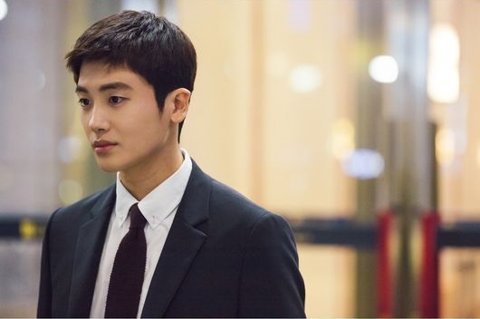 Suits Park Hyung-sik, representative of the entertainment industry Sexy transformation Actor Park Hyung-sik is a star with a large dog charm in the entertainment industry.He was recognized by the public as an image of baby soldier shown in entertainment, and he has steadily accumulated filmography as an actor.Park Hyung-sik stood out at the Roko King spot at once with Gallery and Power Woman Dobong Soon, and now he has expanded his acting spectrum with KBS 2TV drama Suits (playplayplayed by Kim Jung-min, director Kim Jin-woo). Park Hyung-sik played the role of Kang & Hams new lawyer.He has a genius memory that he never forgets when he sees and understands it, and a empathy that disarms his opponent, but he is a fake lawyer.He has nothing to do with his lawyer, such as a judicial notice pass, a law school diploma, and a lawyers license. He has lost his childhood parents and was dismissed as soon as he first came to work.However, the person is not so bad as the environment. When he is with his only family, grandmother Jo, Soo-sa (Je Su-jeong), he looks like a lovely grandson, and when he is with Choi Gang-seok (Jang Dong-gun), a lawyer for Kang & Hams senior partner, he emits a youthful romance. That its not one.Park Hyung-sik has been loved by viewers as well as his acting career and his acting reputation. In the second episode, he has a barcode-shaped tattoo on his wrist, and he is curious about his hidden story in the future.Park Hyung-sik, who has been in a sexy transformation following the cute baby soldier and the heart-throbbing Roko King, can make another life drama.Attention is drawn to the tip. / Suits.