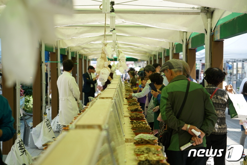 투어포퍼먼스 이미지
