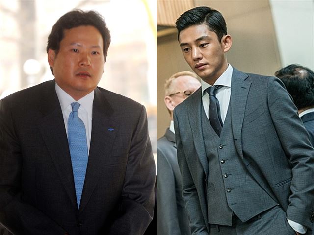 왼쪽은 맷값 폭행으로 물의를 빚었던 최철원 전 M&M 대표가 2010년 당시 경찰 조사를 받기 위해 서울지방경찰청 폭력계에 출두하는 모습. 오른쪽은 최철원 전 대표를 모델로 만들어진 영화 <베테랑>의 조태오 캐릭터. 한국일보 자료사진, CJ 엔터테인먼트 제공.